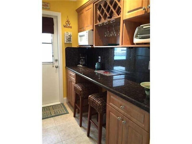 Building Photo - 315 Van Buren St