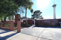 Building Photo - Single Story, Private Pool near the Art District