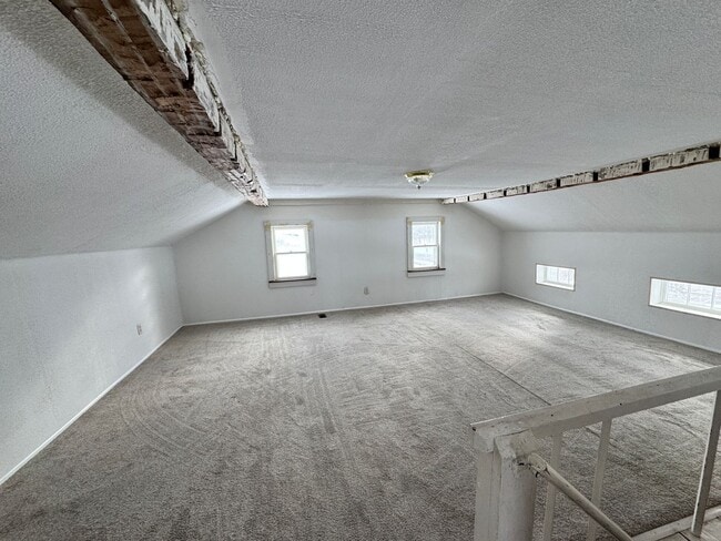 Building Photo - Farm house in Mapleton Schools!