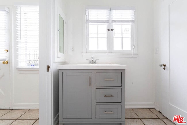 Building Photo - 146 N Citrus Ave