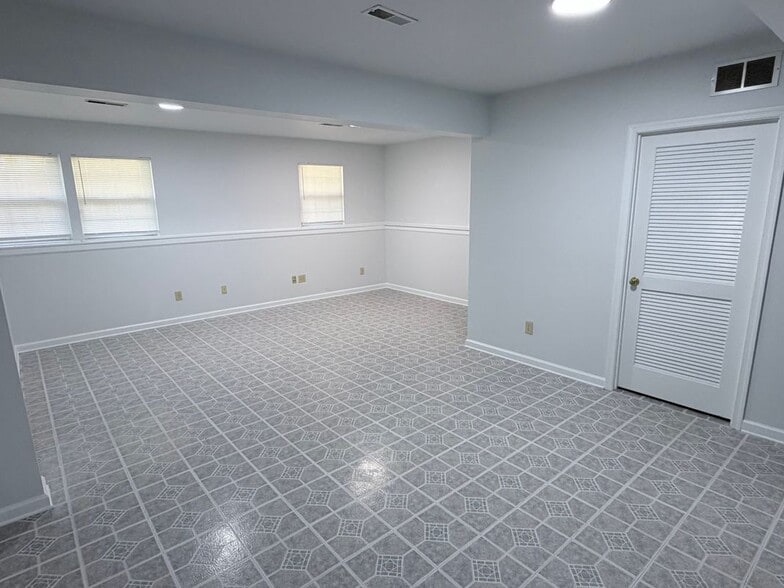 Building Photo - 68 Alexis Dr