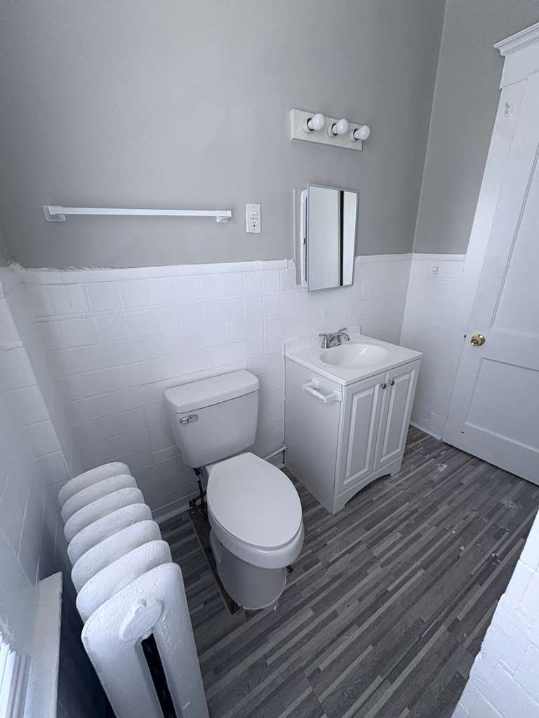 Building Photo - 324 Goffe St