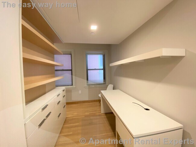 Building Photo - 115 Mt Auburn St