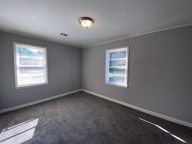 Building Photo - 1190 Inman Cove