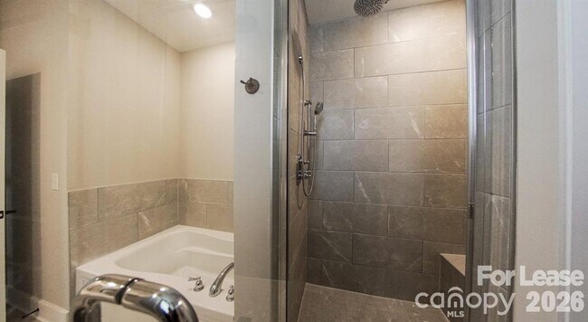 Building Photo - 17014 Fairmount Way