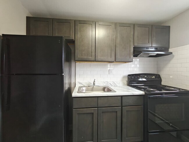 Building Photo - 308 Main St