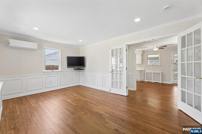 Building Photo - 35-10 Ferry Heights