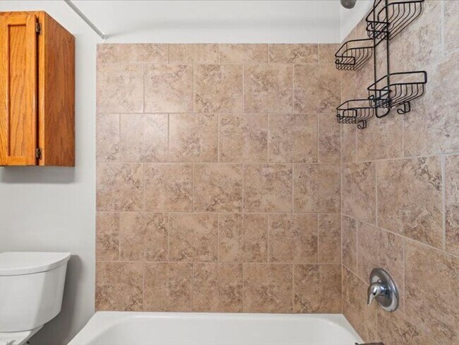 Building Photo - 1006 Van Giesen St