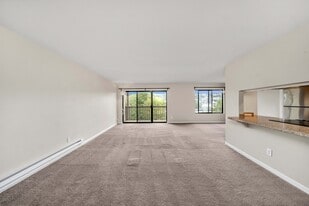 Building Photo - 2550 Thorndyke Ave W