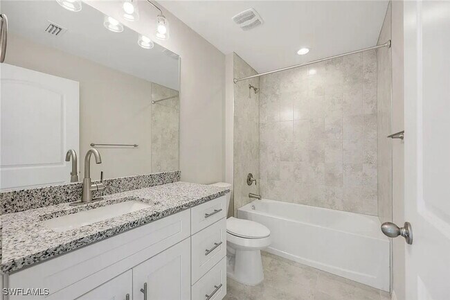 Building Photo - 1024 NW 12th Ave