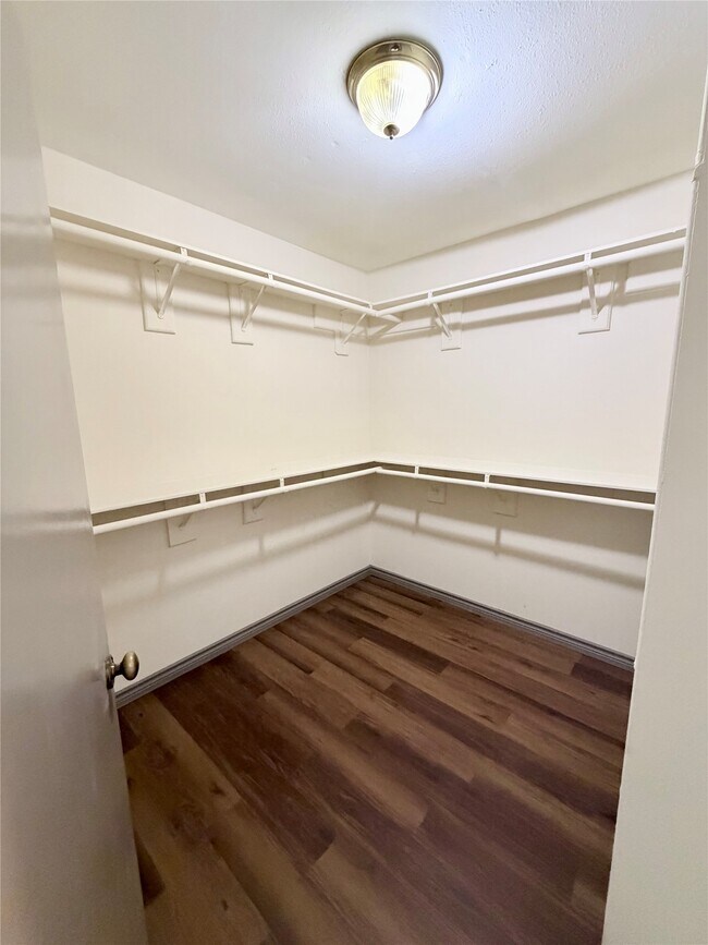 Building Photo - 9327 Westacre Pl