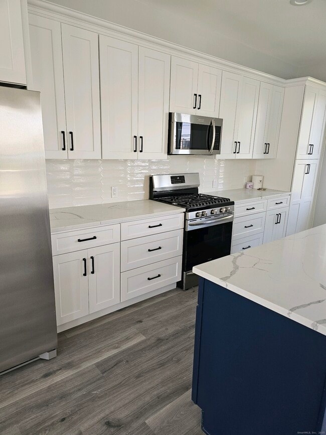 Building Photo - 281 Pequot Ave