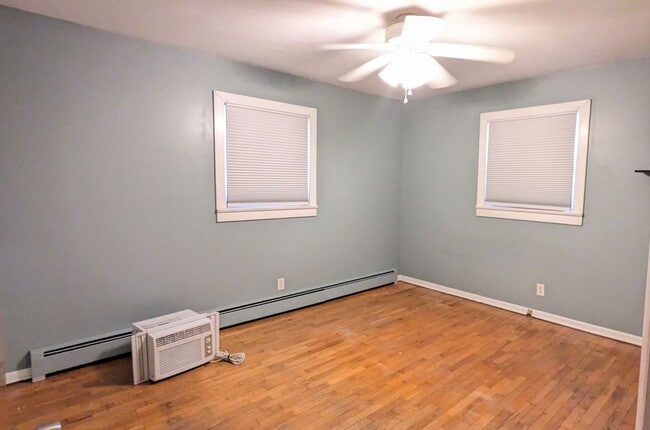 Building Photo - 3555 Chippewa Dr
