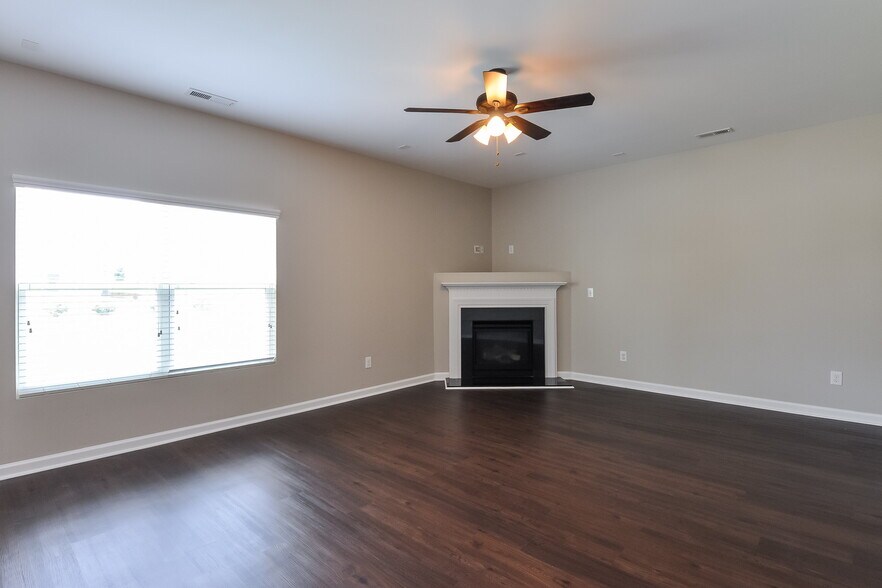 Building Photo - 3701 Amistad Ln