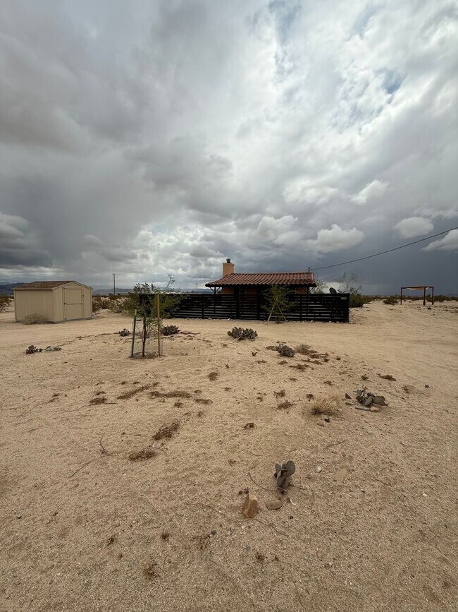 Building Photo - Private 1 Bedroom 1 Bathroom Home