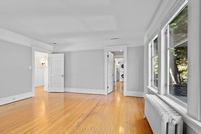 Building Photo - Stunning 1909 Craftsman w/ AC in Coveted Capitol Hill