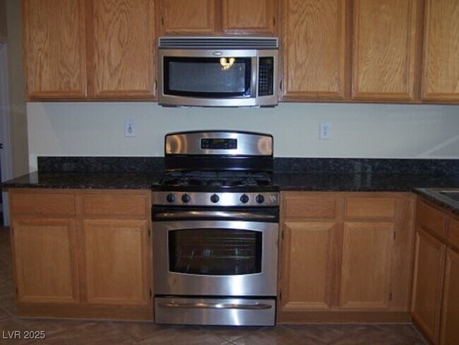 Building Photo - 283 Maddelena Ave