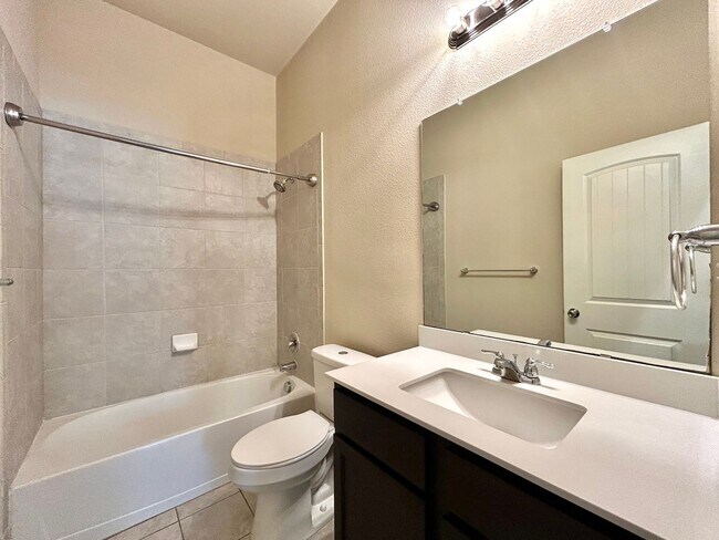 Building Photo - Charming 3-Bedroom Home with Open Layout & Covered Patio!