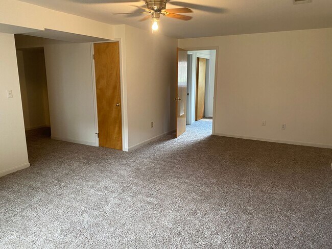 Building Photo - Desirable Westlake 4 Bedroom with Finished Basement, RV Parking & Mountain Views