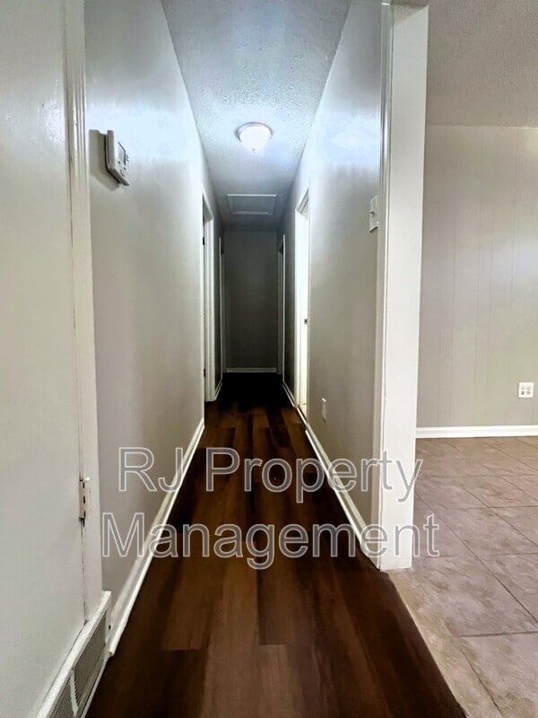 Building Photo - 609 Semple Ave