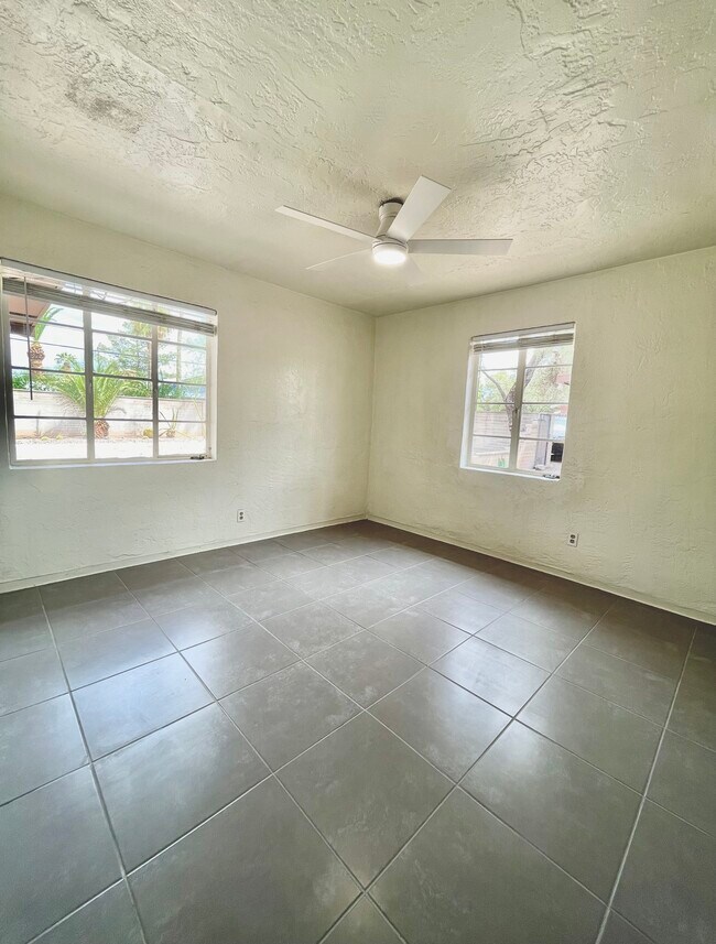 Building Photo - 2334 N Richey Blvd