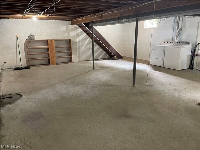 Building Photo - 6490 Willow Way