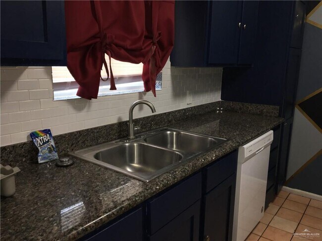 Building Photo - 17 S Broadway St