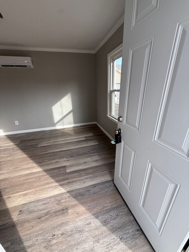 Building Photo - 1 bedroom/1 bath house