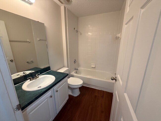 Building Photo - 5550 Oak Crossing Dr
