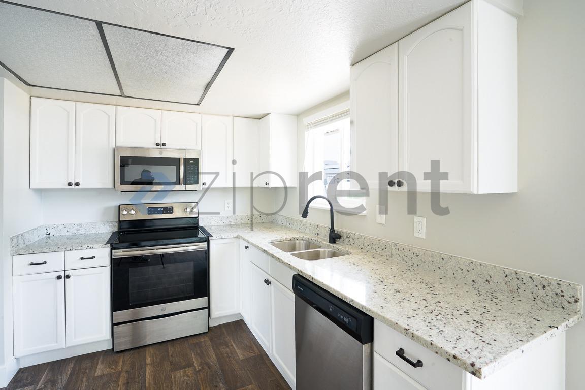 Building Photo - Unit Unit A