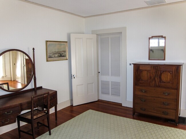 Building Photo - 48 Proctor St