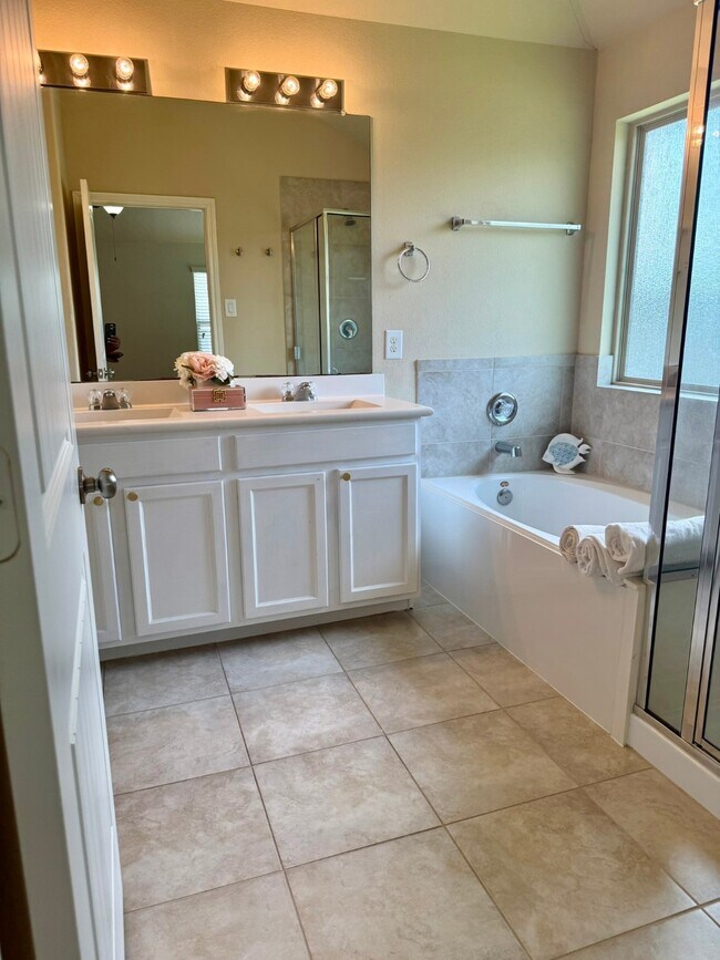 Building Photo - 3643 Goldleaf Trail Dr