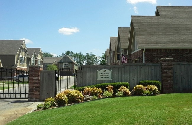 Building Photo - Sydney Court Townhomes