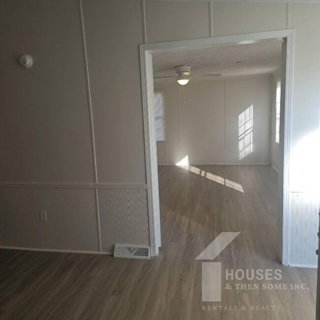 Building Photo - 214 Double Bridge Rd