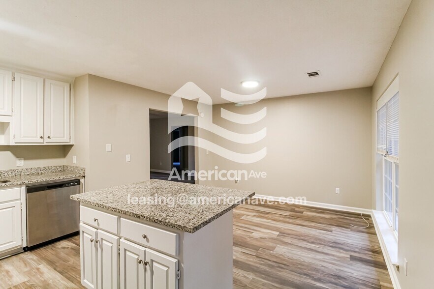 Building Photo - 751 Parkhill Dr