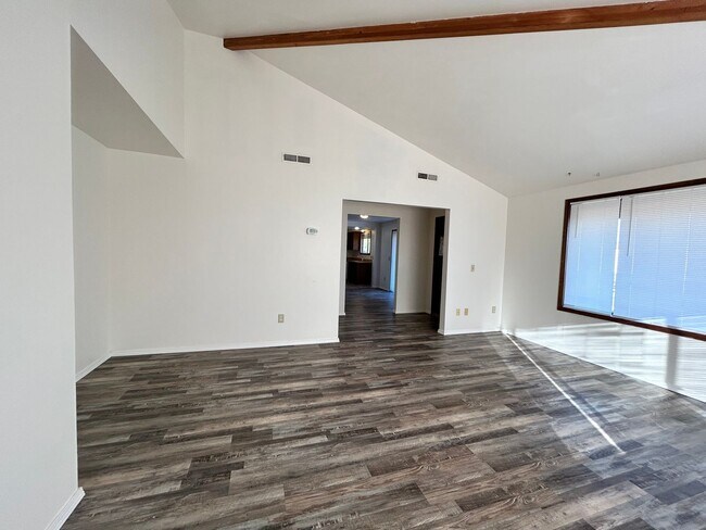 Building Photo - 6412-6416-6424 S 6th St.