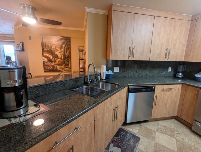 Building Photo - Fully furnished 1 bedroom condo and office...
