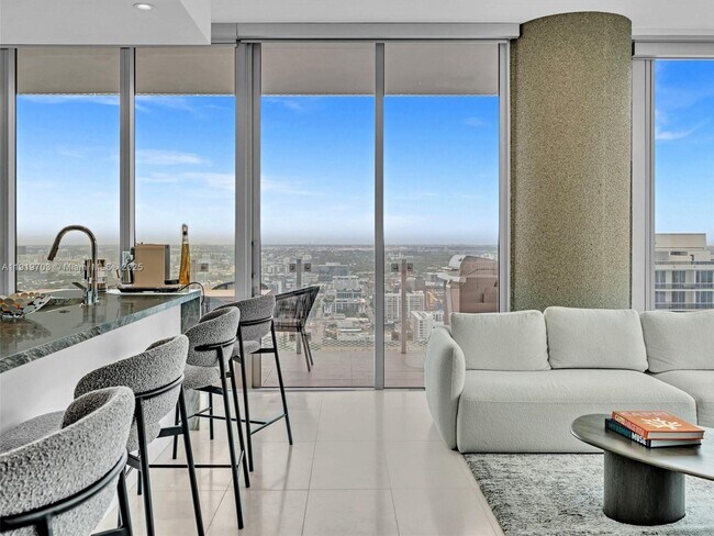 Building Photo - 700 NE 26th Terrace