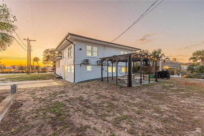 Building Photo - 2061 S Peninsula Dr