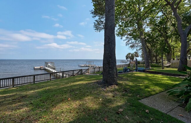Building Photo - 2380 W Bayshore Rd