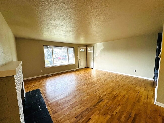 Building Photo - 3601 N Bristol St