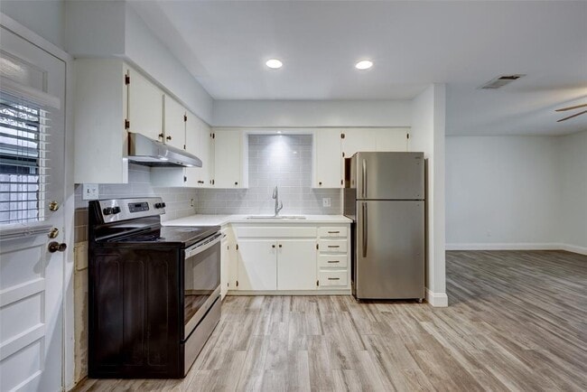 Building Photo - 2701 St Edwards Cir