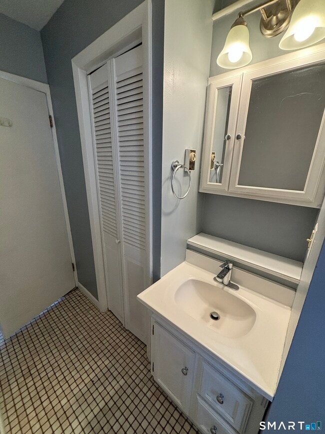 Building Photo - 11 Roberts St