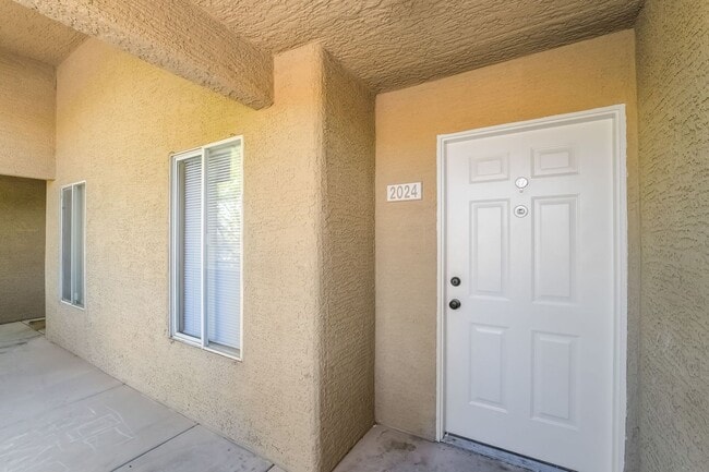 Building Photo - Stylish Condo with Stunning Strip Views!