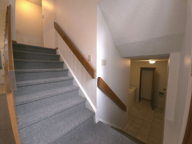 Building Photo - Spacious Tri-Level Home in Lafayette