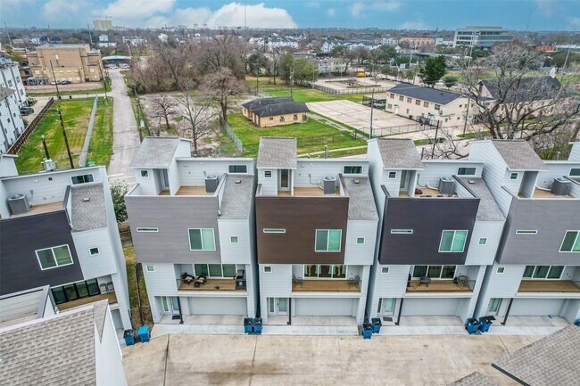 Building Photo - 2136 Dennis St