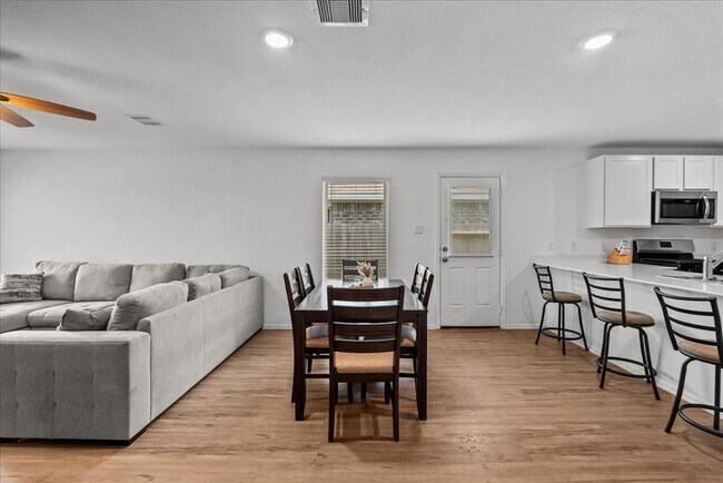 Building Photo - 9043 Estes Lks Dr