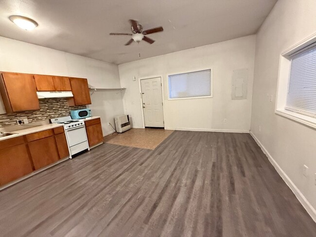 Building Photo - 2426 Burtis Ave