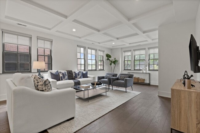 Building Photo - 932 W Eleven Mile Rd