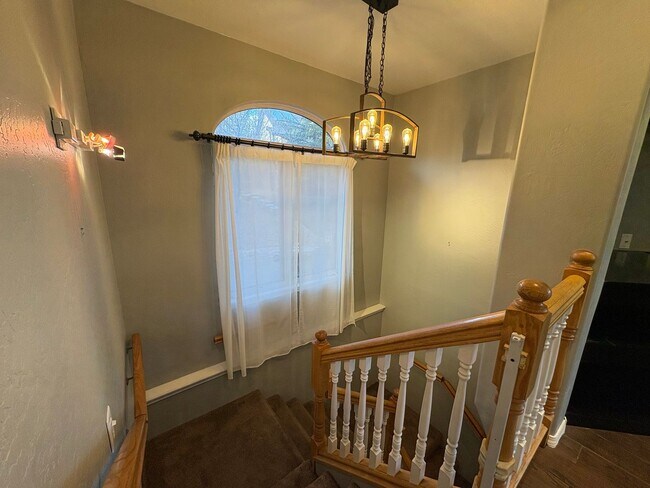 Building Photo - Gorgeous Flagstaff Rental